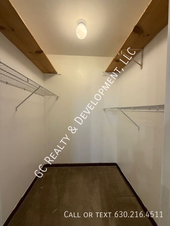 ***DOWNTOWN ROSELLE / 4 BDRM – 3 BATH / 2,700+ SQFT / 2-CAR ATTACHED GARAGE / PET-FRIENDLY*** property image