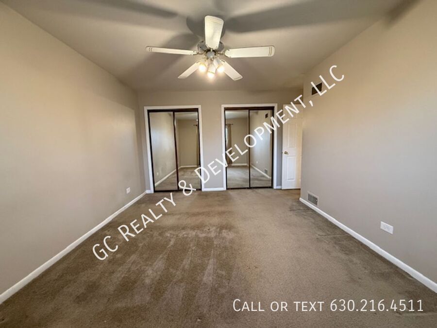 ***DOWNTOWN ROSELLE / 4 BDRM – 3 BATH / 2,700+ SQFT / 2-CAR ATTACHED GARAGE / PET-FRIENDLY*** property image