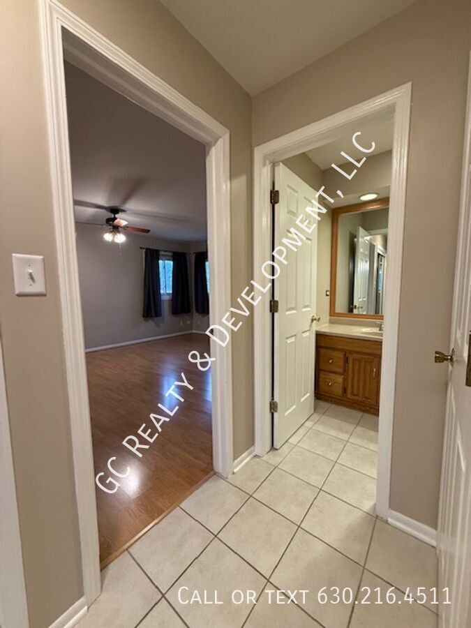 ***DOWNTOWN ROSELLE / 4 BDRM – 3 BATH / 2,700+ SQFT / 2-CAR ATTACHED GARAGE / PET-FRIENDLY*** property image