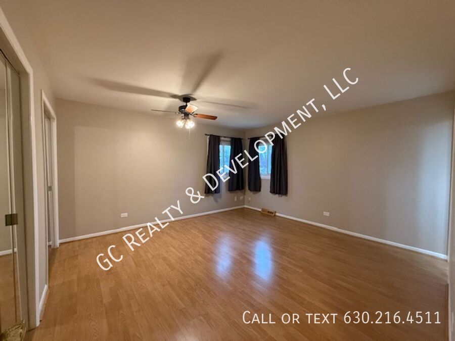 ***DOWNTOWN ROSELLE / 4 BDRM – 3 BATH / 2,700+ SQFT / 2-CAR ATTACHED GARAGE / PET-FRIENDLY*** property image