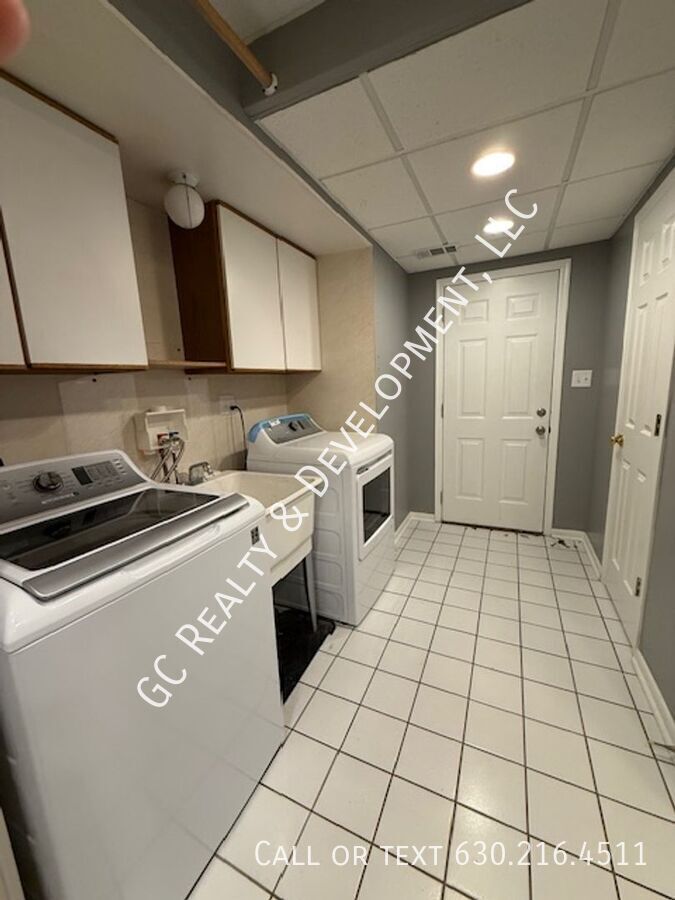 ***DOWNTOWN ROSELLE / 4 BDRM – 3 BATH / 2,700+ SQFT / 2-CAR ATTACHED GARAGE / PET-FRIENDLY*** property image