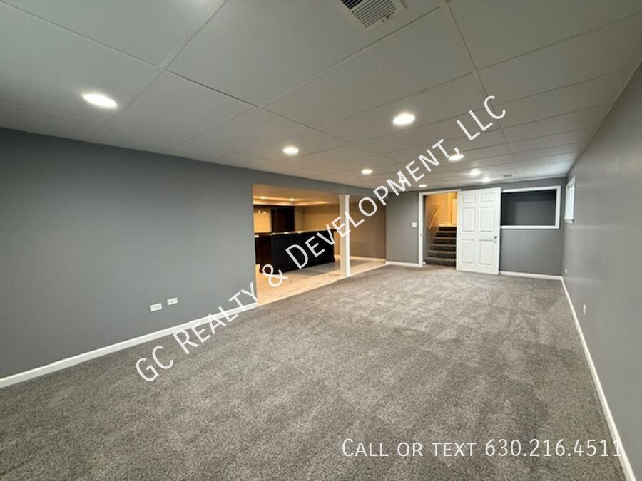 ***DOWNTOWN ROSELLE / 4 BDRM – 3 BATH / 2,700+ SQFT / 2-CAR ATTACHED GARAGE / PET-FRIENDLY*** property image