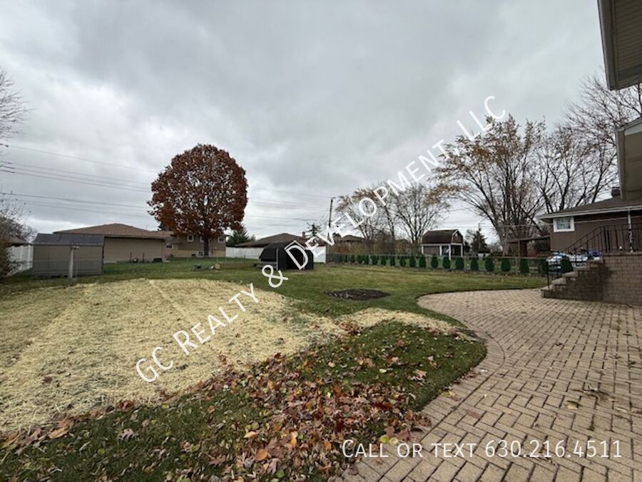 ***DOWNTOWN ROSELLE / 4 BDRM – 3 BATH / 2,700+ SQFT / 2-CAR ATTACHED GARAGE / PET-FRIENDLY*** property image