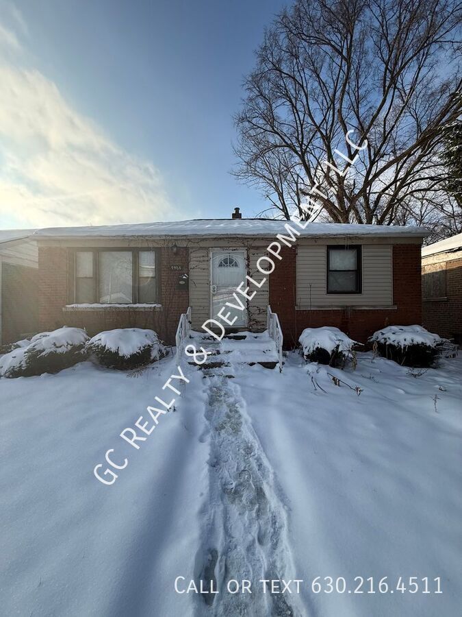 *** 2 BDRM - 1 BTH / FINISHED BASEMENT / 2 CAR GARAGE / HARDWOOD FLOORS *** property image
