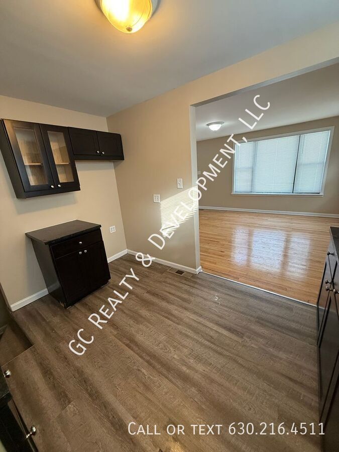 *** 2 BDRM - 1 BTH / FINISHED BASEMENT / 2 CAR GARAGE / HARDWOOD FLOORS *** property image