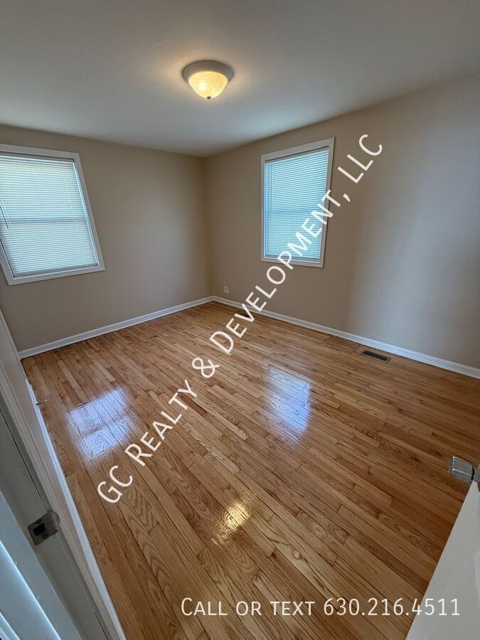 *** 2 BDRM - 1 BTH / FINISHED BASEMENT / 2 CAR GARAGE / HARDWOOD FLOORS *** property image