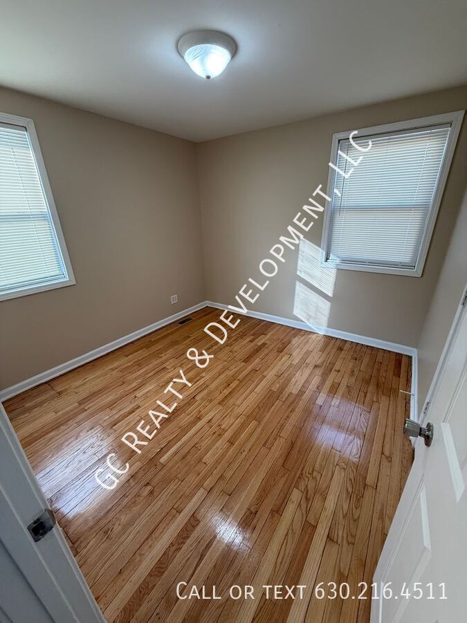 *** 2 BDRM - 1 BTH / FINISHED BASEMENT / 2 CAR GARAGE / HARDWOOD FLOORS *** property image
