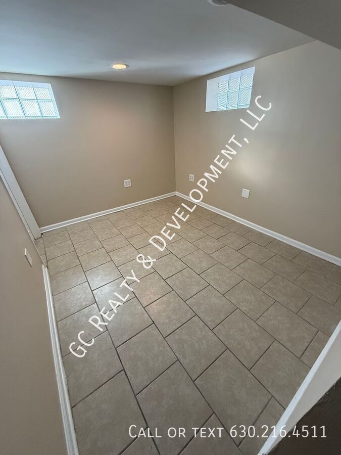 *** 2 BDRM - 1 BTH / FINISHED BASEMENT / 2 CAR GARAGE / HARDWOOD FLOORS *** property image