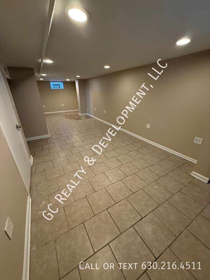 *** 2 BDRM - 1 BTH / FINISHED BASEMENT / 2 CAR GARAGE / HARDWOOD FLOORS *** property image