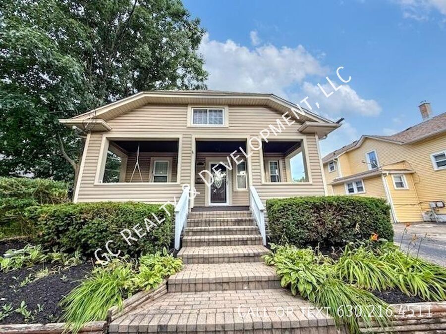 *** 1/2 MO RENT FREE / 2 BDRM / PET FRIENDLY / ATTIC STORAGE / BASEMENT / TONS OF PARKING *** property image