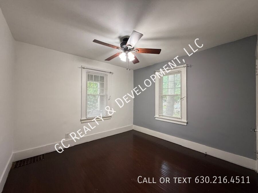 *** 1/2 MO RENT FREE / 2 BDRM / PET FRIENDLY / ATTIC STORAGE / BASEMENT / TONS OF PARKING *** property image