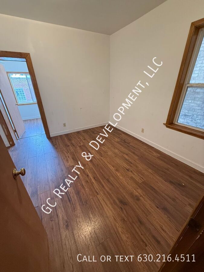 *** 1ST FLOOR UNIT / 2 BDRM / PET FRIENDLY / GARAGE PARKING FOR $50/MO / CENTRAL AC *** property image