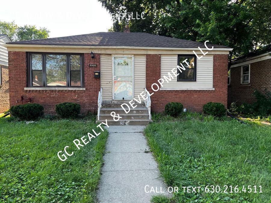 *** 2 BDRM - 1 BTH / FINISHED BASEMENT / 2 CAR GARAGE / HARDWOOD FLOORS *** property image