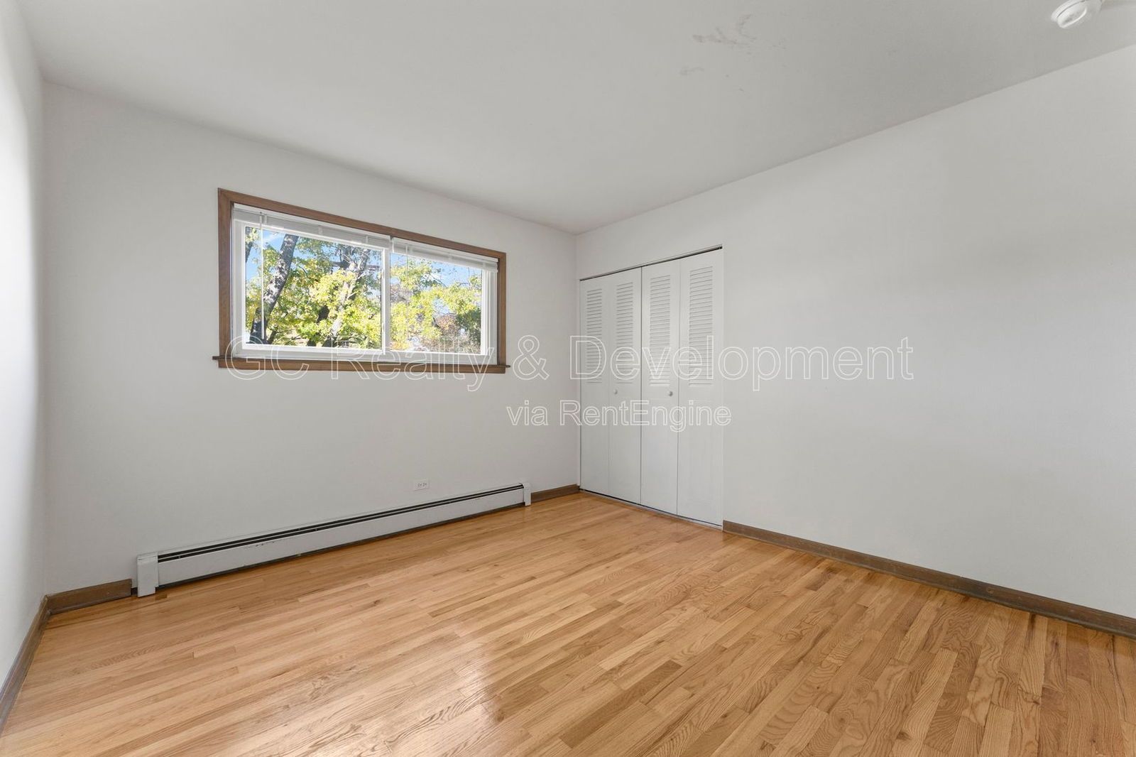 *** 2 BDRM / HARDWOOD FLOORS / TENANT ONLY PAYS ELECTRIC / PARKING INCLUDED *** property image