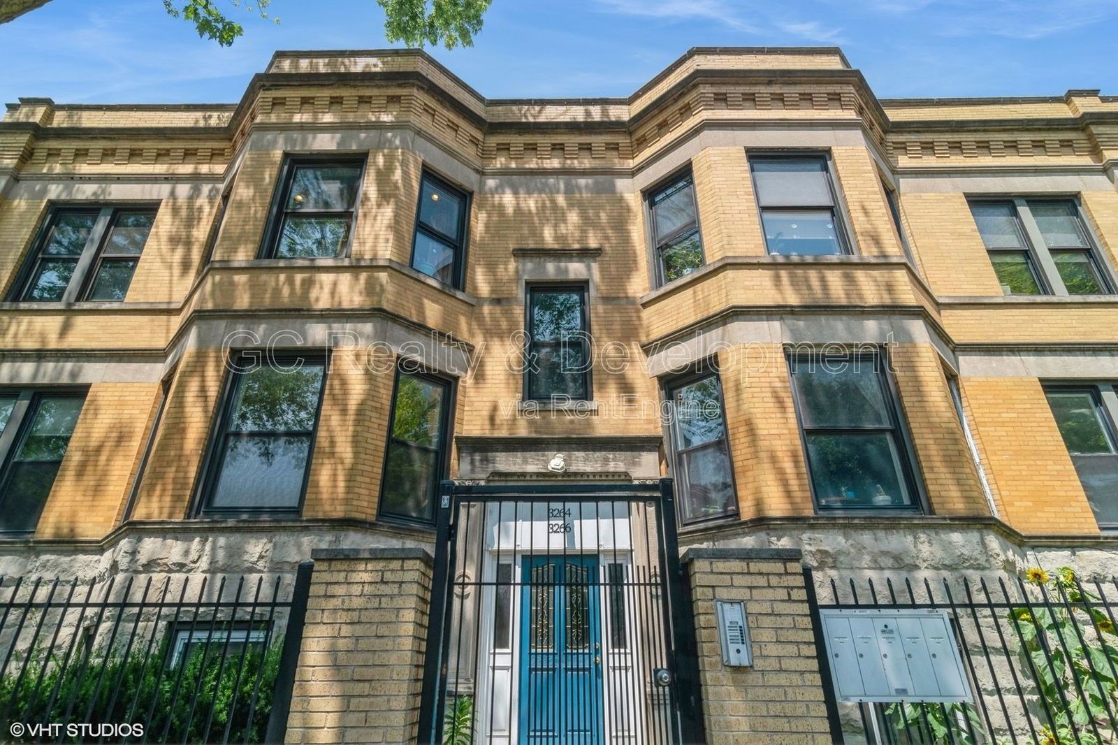 *** LOGAN SQUARE / RECENTLY UPDATED / IN UNIT LAUNDRY / PET FRIENDLY / WALK TO TRAIN & BUS *** property image