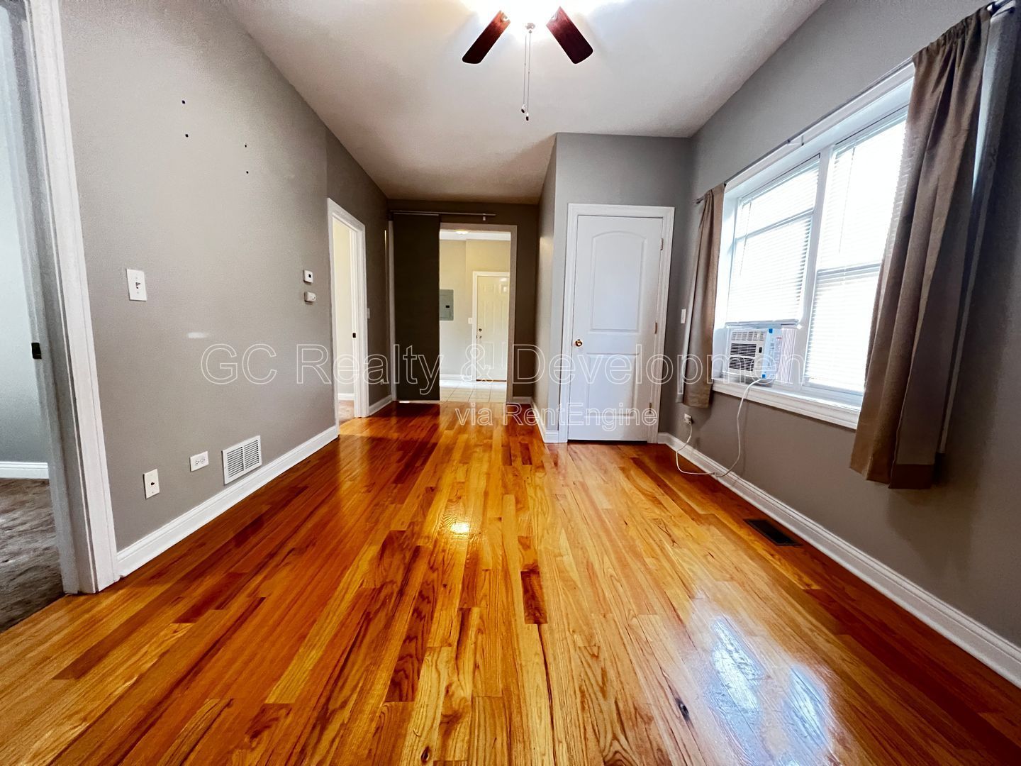 *** 1/2 MO RENT FREE / PILSEN LOCATION / 3 BEDROOMS / 1 BATH /APPL INLC / PARKING SPACE INCL / FREE LAUNDRY *** property image