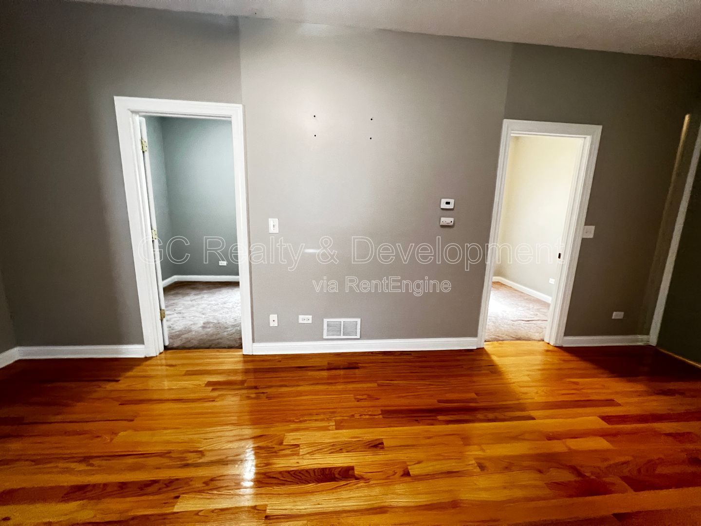 *** 1/2 MO RENT FREE / PILSEN LOCATION / 3 BEDROOMS / 1 BATH /APPL INLC / PARKING SPACE INCL / FREE LAUNDRY *** property image