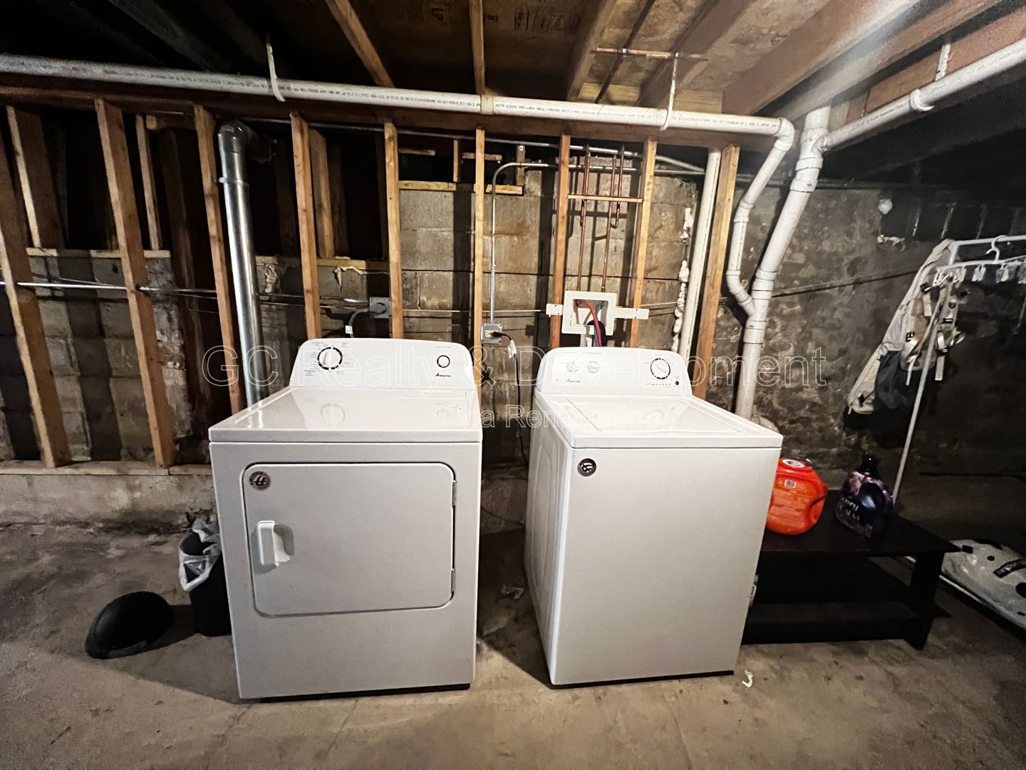 *** 1/2 MO RENT FREE / PILSEN LOCATION / 3 BEDROOMS / 1 BATH /APPL INLC / PARKING SPACE INCL / FREE LAUNDRY *** property image