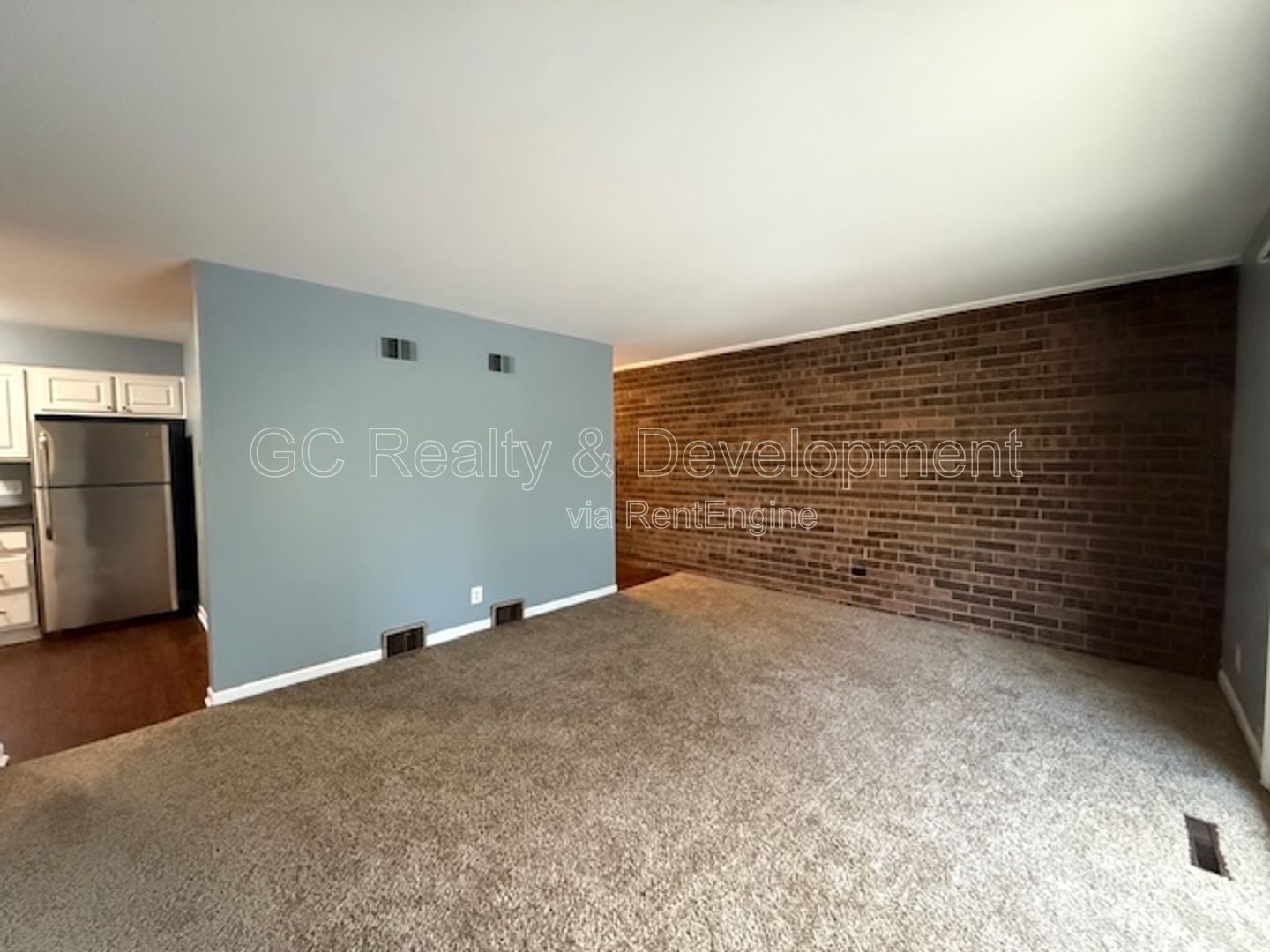 *** $250 OFF RENT / 2 BDRM / TENANT ONLY PAYS ELECTRIC / 2 PARKING SPOTS / SHOPPING NEARBY / LAUNDRY ON SITE *** property image