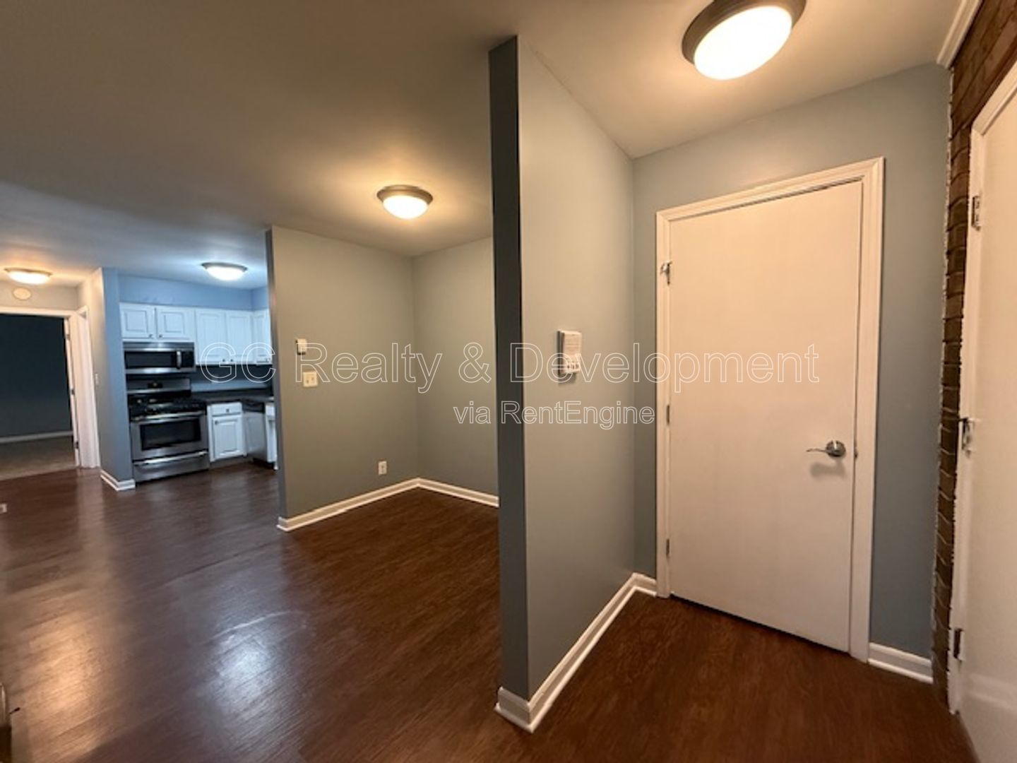 *** $250 OFF RENT / 2 BDRM / TENANT ONLY PAYS ELECTRIC / 2 PARKING SPOTS / SHOPPING NEARBY / LAUNDRY ON SITE *** property image