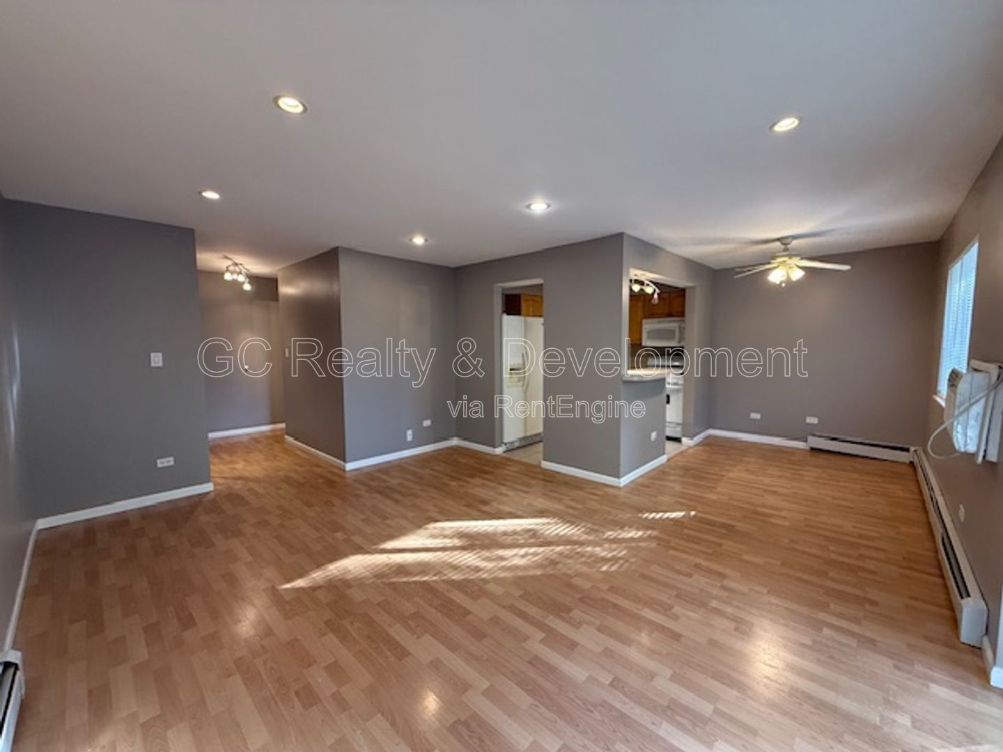 *** LAUNDRY ON SITE / TENANT ONLY PAYS ELECTRIC / QUICK ACCESS TO SHOPPING *** property image