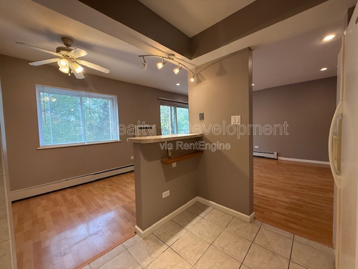 *** LAUNDRY ON SITE / TENANT ONLY PAYS ELECTRIC / QUICK ACCESS TO SHOPPING *** property image