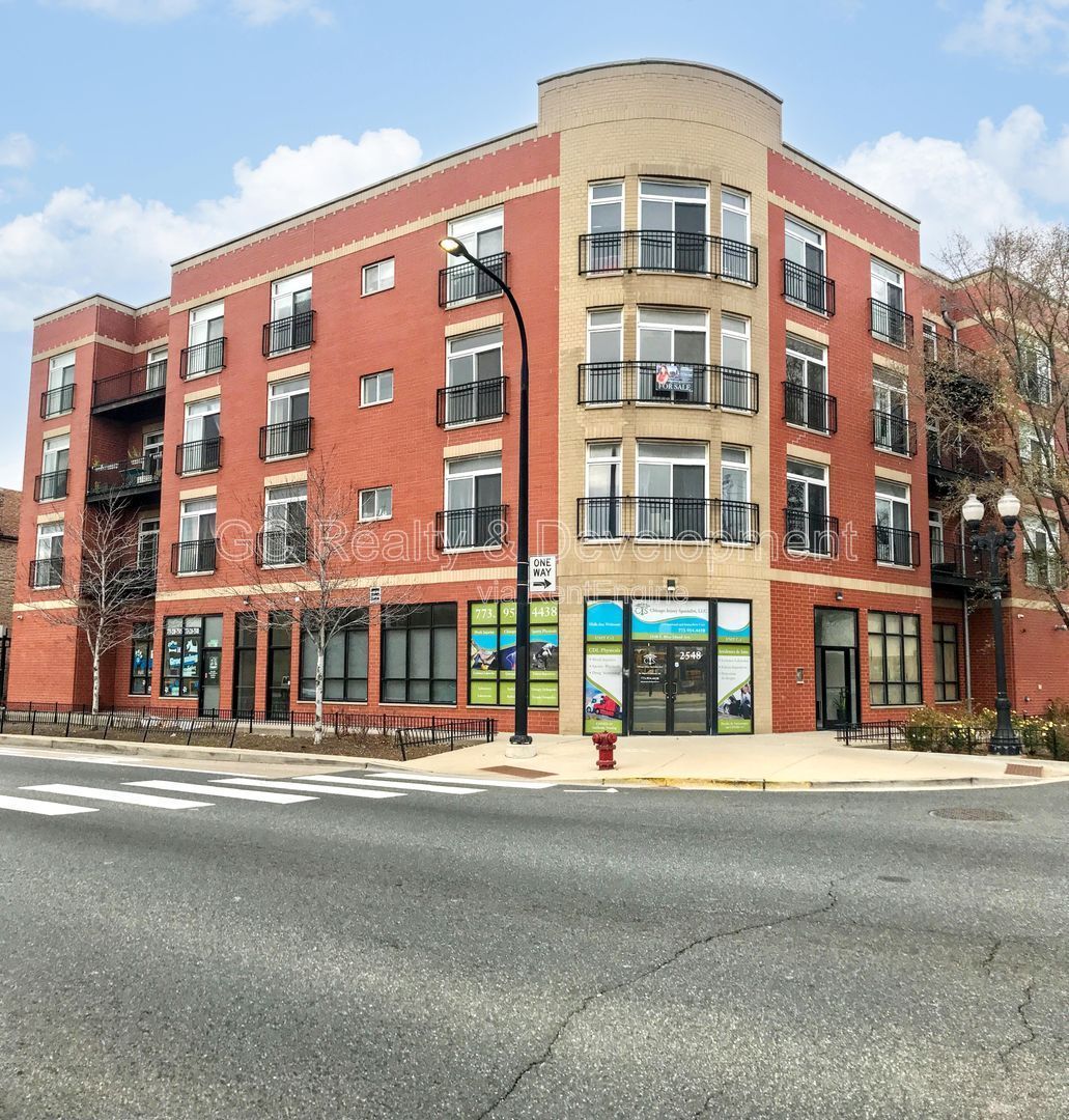 *** 2 BDRM / 2 BATH / HEATED GARAGE / LAUNDRY IN UNIT / HARDWOOD / NEWER BUILDING *** property image