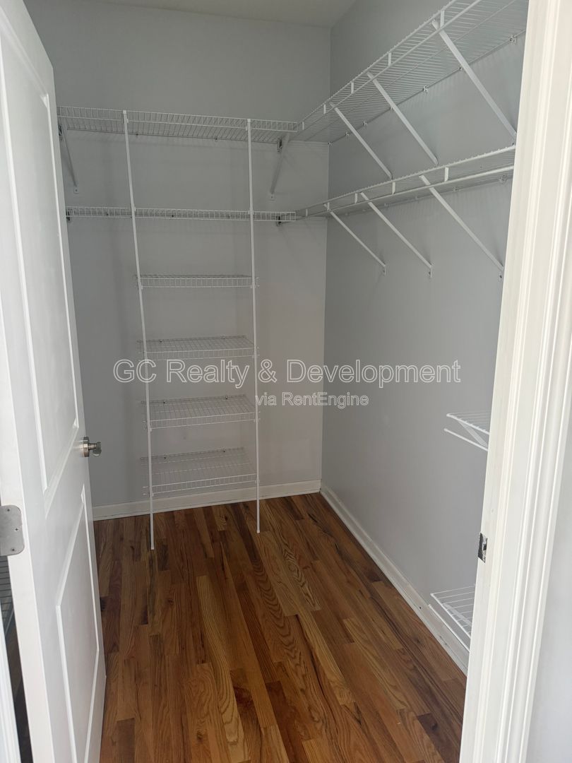 *** 2 BDRM / 2 BATH / HEATED GARAGE / LAUNDRY IN UNIT / HARDWOOD / NEWER BUILDING *** property image