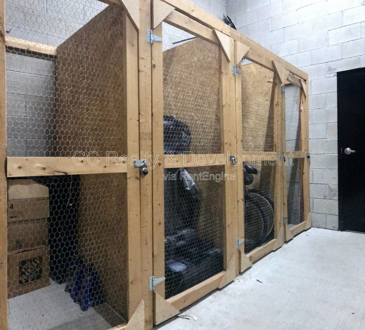 *** 2 BDRM / 2 BATH / HEATED GARAGE / LAUNDRY IN UNIT / HARDWOOD / NEWER BUILDING *** property image