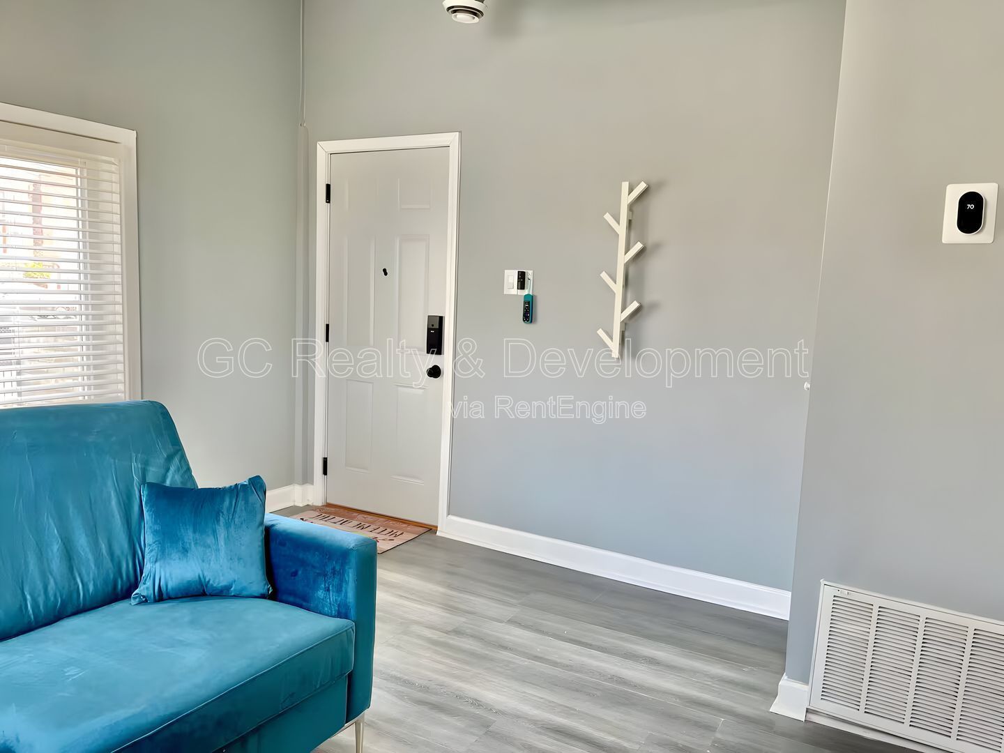 *** 1 MONTH FREE / PET FRIENDLY / FREE LAUNDRY ON SITE / CENTRAL AC / WIFI INCLUDED / WALK TO TRAIN *** property image