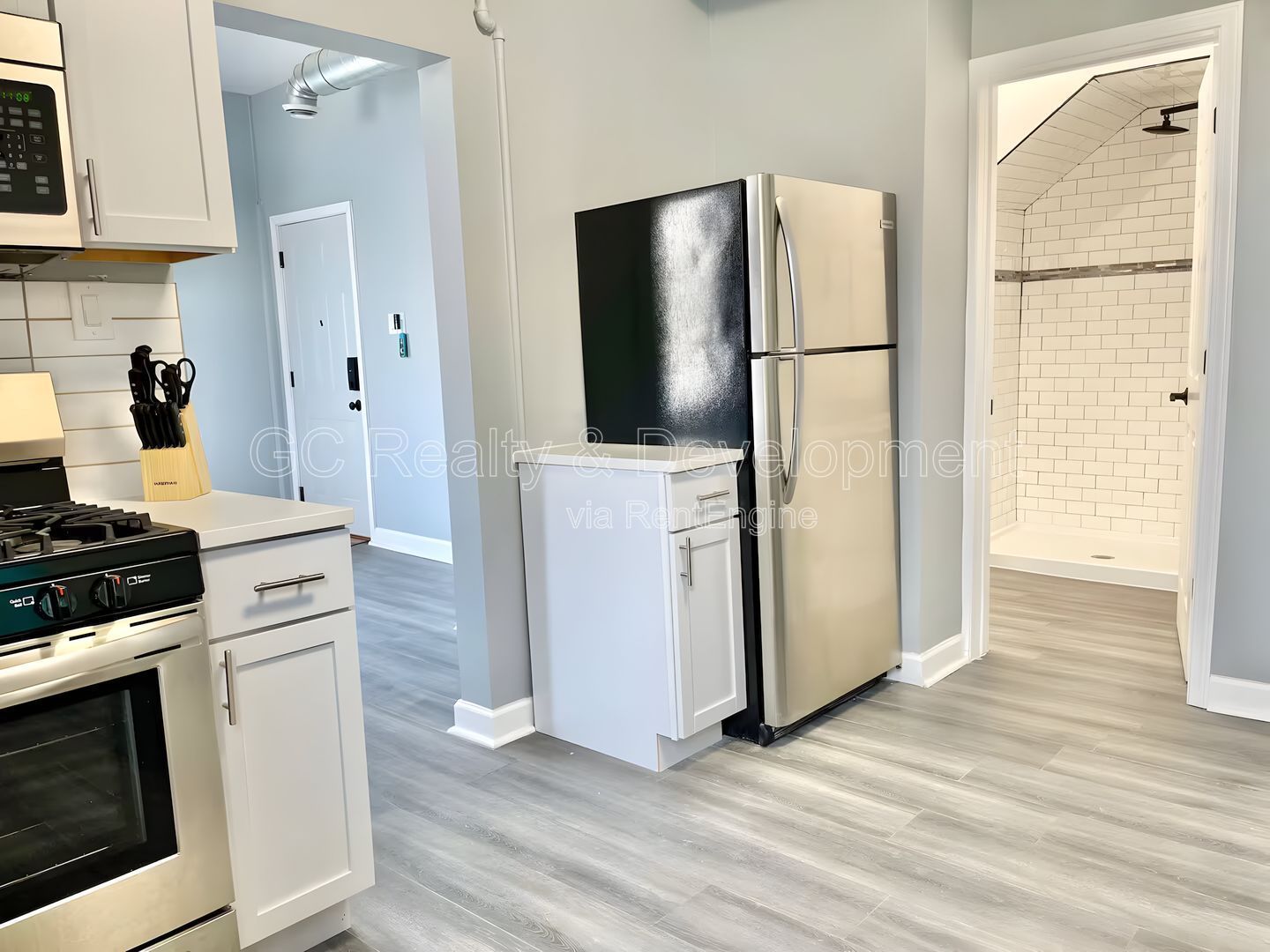 *** 1 MONTH FREE / PET FRIENDLY / FREE LAUNDRY ON SITE / CENTRAL AC / WIFI INCLUDED / WALK TO TRAIN *** property image