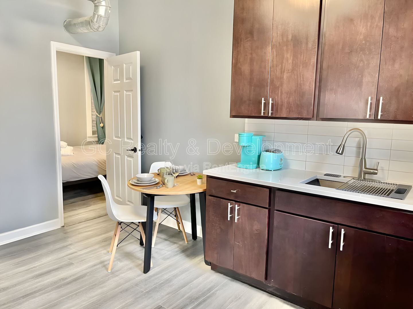 *** 1 MONTH FREE / PET FRIENDLY / FREE LAUNDRY ON SITE / CENTRAL AC / WIFI INCLUDED / WALK TO TRAIN *** property image