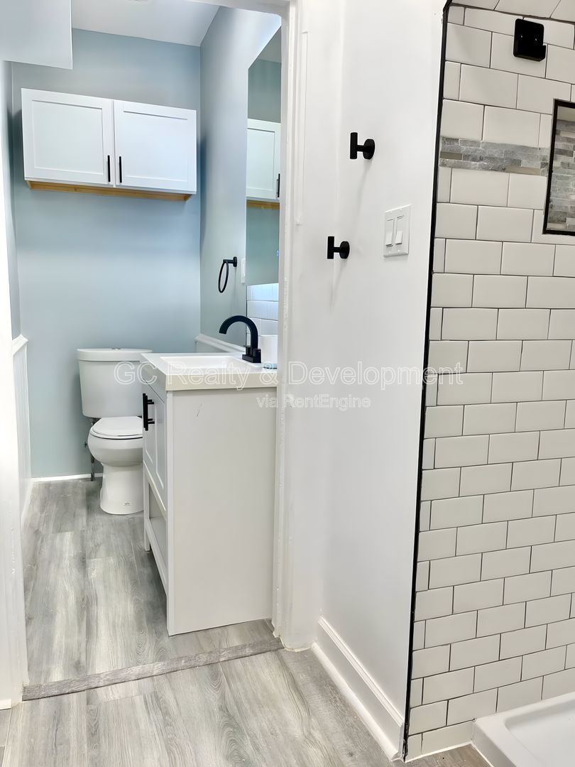 *** 1 MONTH FREE / PET FRIENDLY / FREE LAUNDRY ON SITE / CENTRAL AC / WIFI INCLUDED / WALK TO TRAIN *** property image