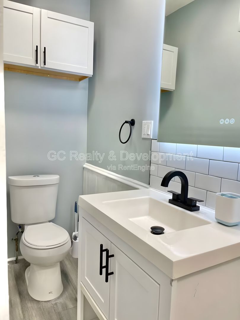 *** 1 MONTH FREE / PET FRIENDLY / FREE LAUNDRY ON SITE / CENTRAL AC / WIFI INCLUDED / WALK TO TRAIN *** property image