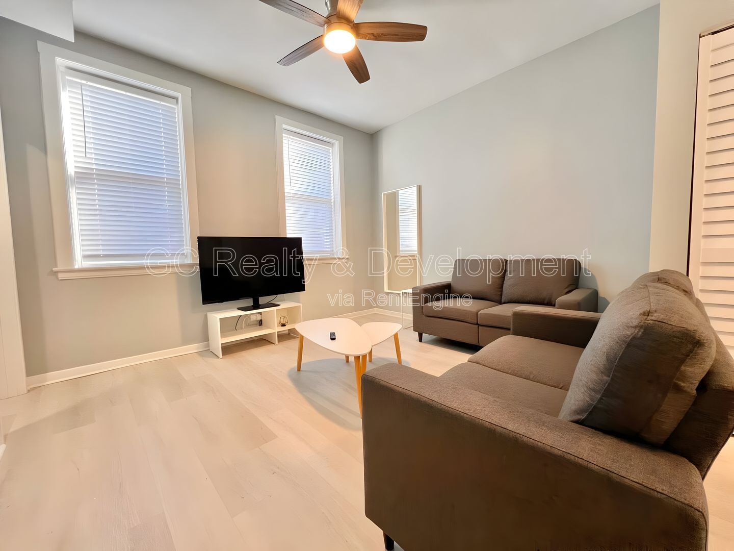 *** 1 MONTH FREE / 2 BDRM / IN UNIT LAUNDRY / SS APPL / CENTRAL AC / PET FRIENDLY / WALK TO TRAIN *** property image