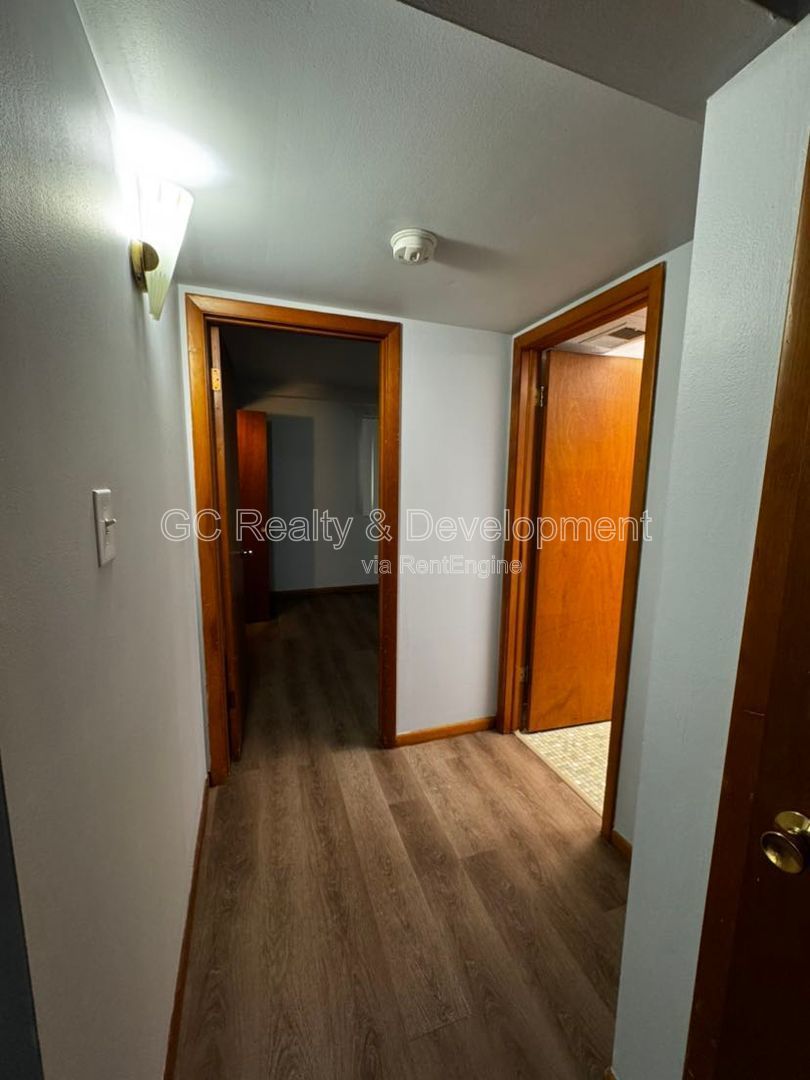 *** FIRST FLOOR UNIT / CENTRAL AC / FREE LAUNDRY ON SITE / PET FRIENDLY / TENANT ONLY PAYS ELECTRIC *** property image