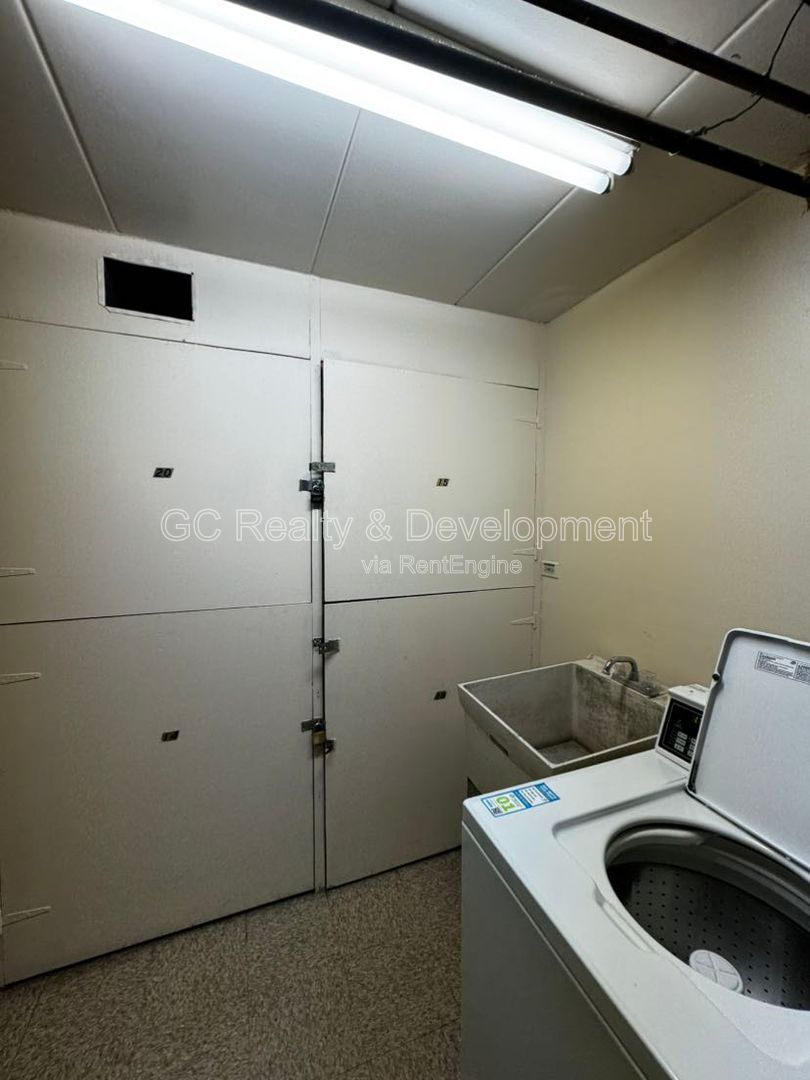 *** FIRST FLOOR UNIT / CENTRAL AC / FREE LAUNDRY ON SITE / PET FRIENDLY / TENANT ONLY PAYS ELECTRIC *** property image