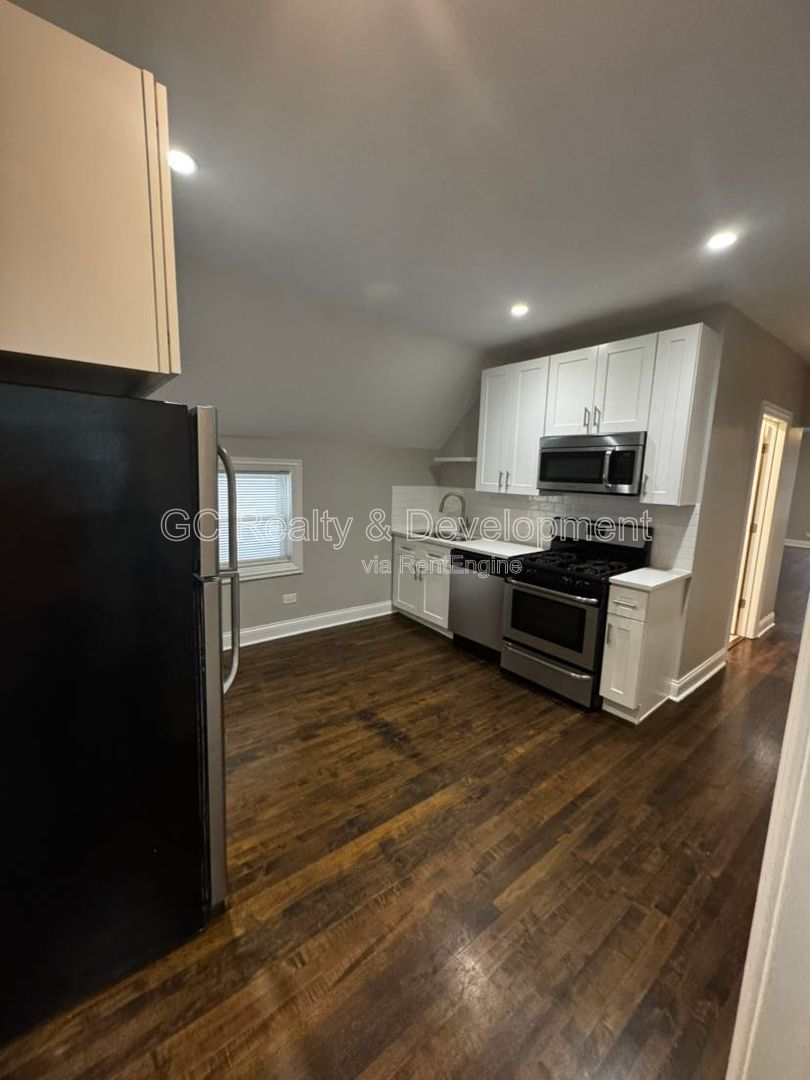 *** 1/2 MO RENT FREE / W&D IN UNIT / GARAGE PARKING / PET FRIENDLY / RESTAURANTS NEARBY / FENCED YARD *** property image