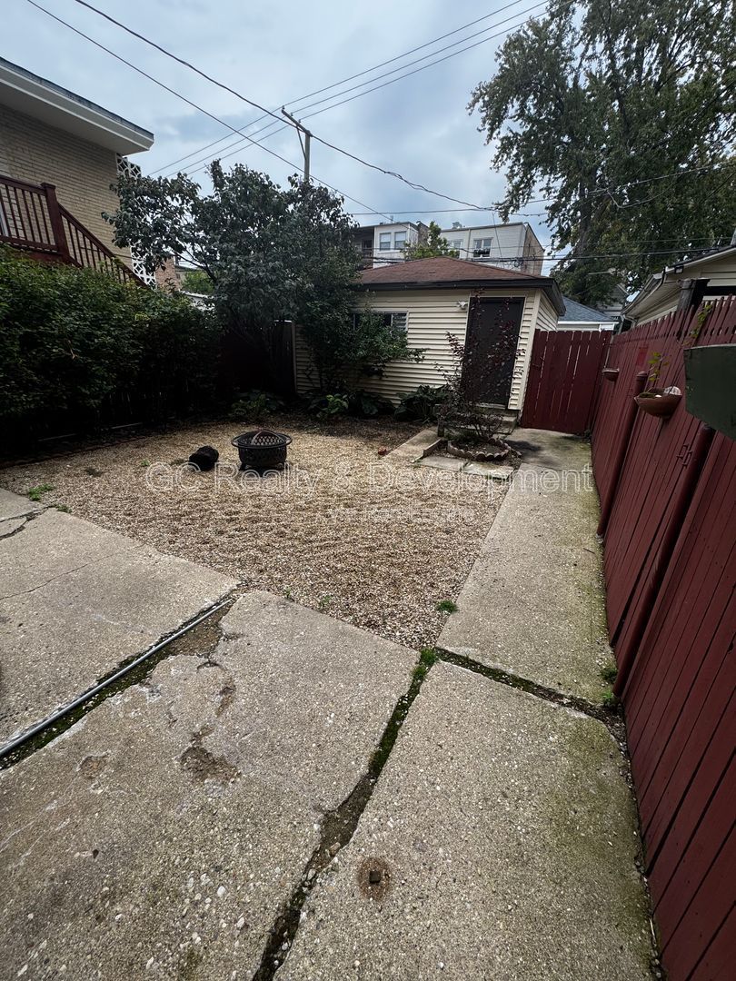 *** 1/2 MO RENT FREE / W&D IN UNIT / GARAGE PARKING / PET FRIENDLY / RESTAURANTS NEARBY / FENCED YARD *** property image