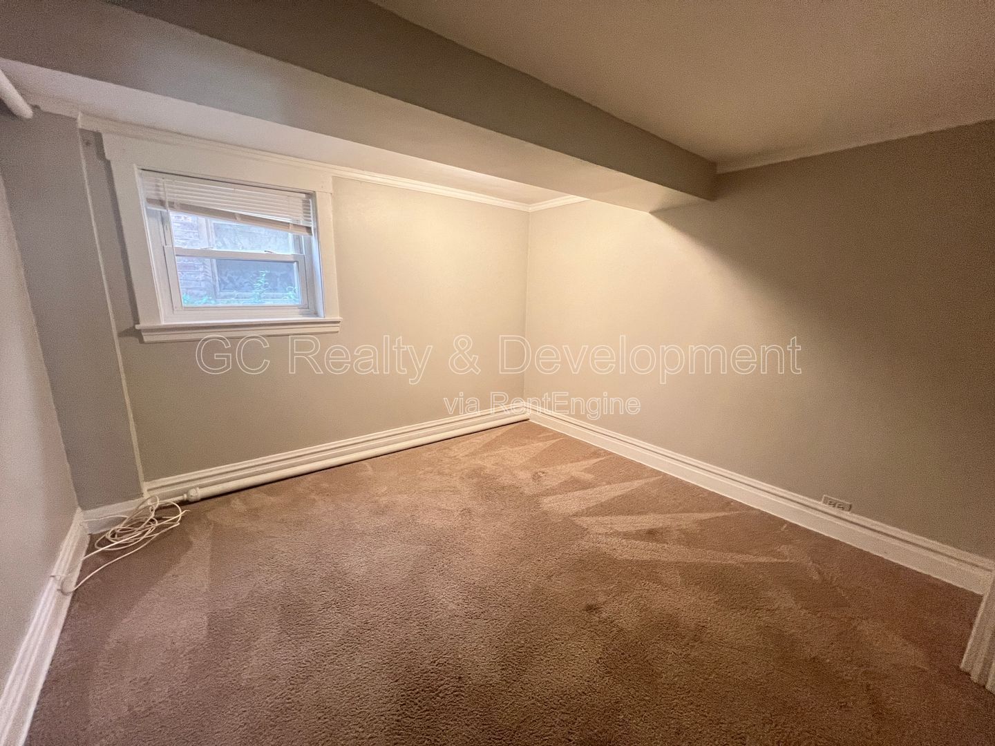 *** 1/2 MO RENT FREE / PORTAGE PARK / 2BDRM / SS APPLIANCES INCL / FREE LAUNDRY IN BUILDING / STREET PARKING *** property image
