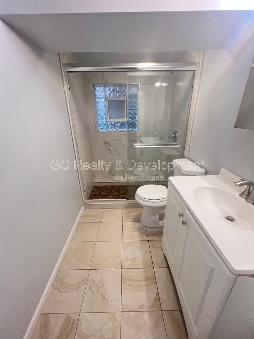 *** 1/2 MO RENT FREE / PORTAGE PARK / 2BDRM / SS APPLIANCES INCL / FREE LAUNDRY IN BUILDING / STREET PARKING *** property image