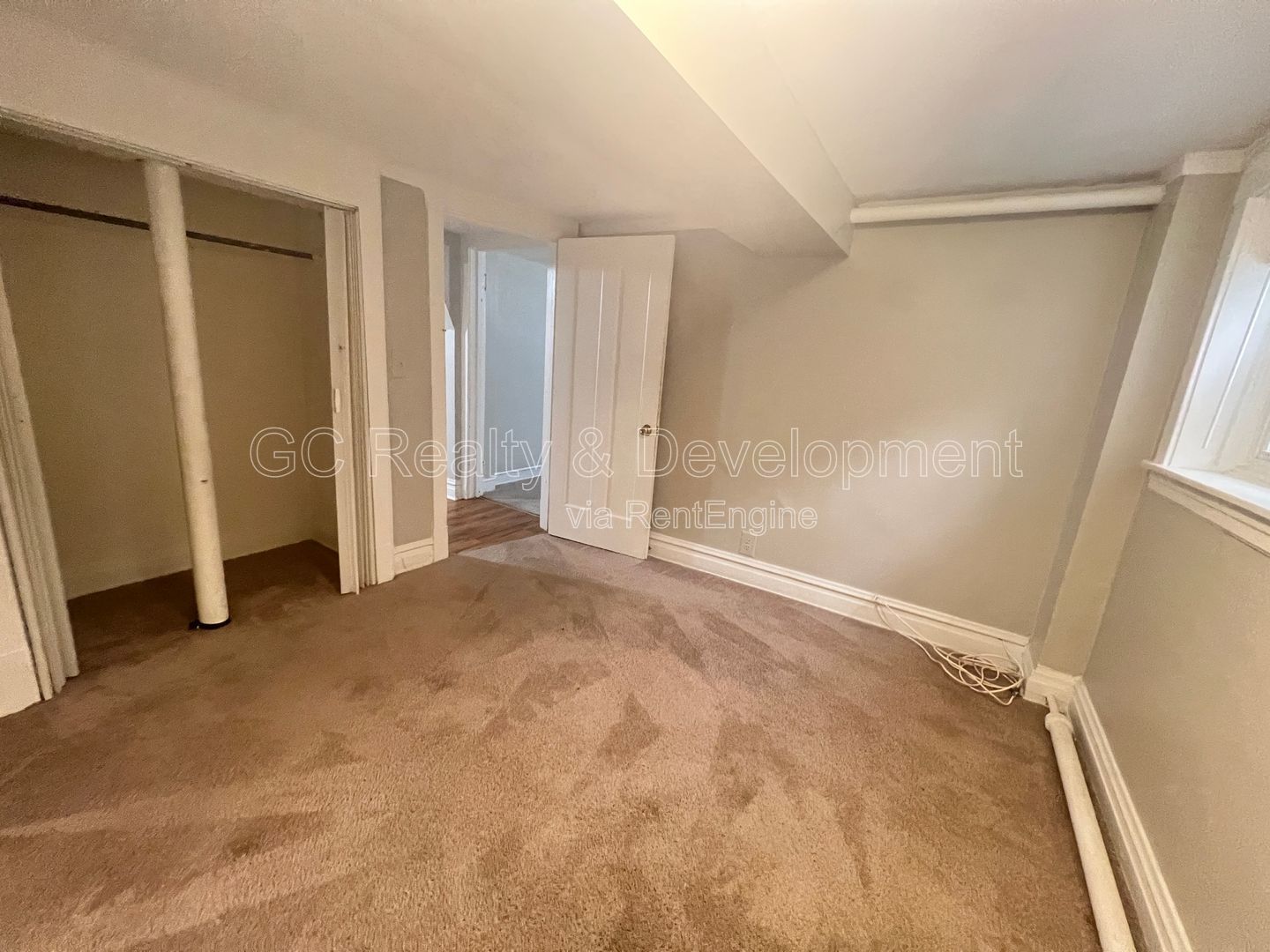 *** 1/2 MO RENT FREE / PORTAGE PARK / 2BDRM / SS APPLIANCES INCL / FREE LAUNDRY IN BUILDING / STREET PARKING *** property image