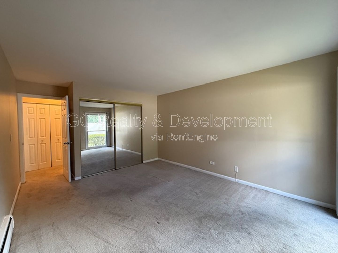 *** WALK TO METRA / HEAT INCL / PAY ONLY ELECTRIC / LAUNDRY NEXT TO UNIT / SMALL PET FRIENDLY *** property image