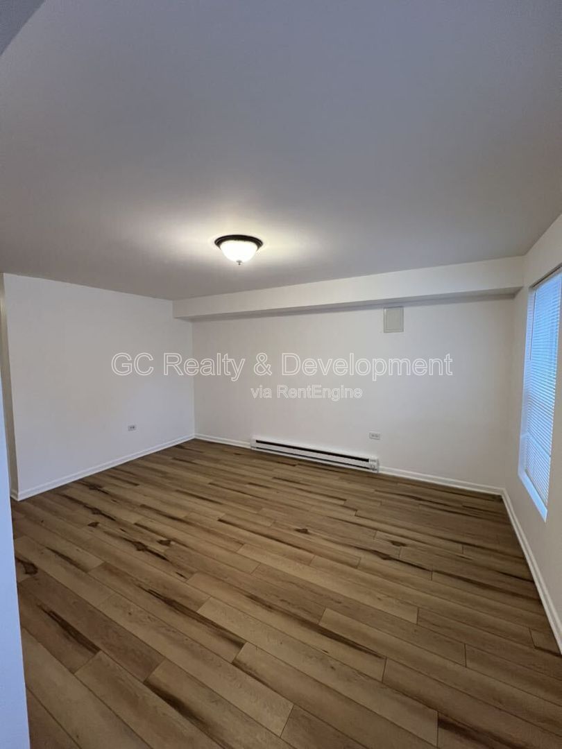 *** RECENTLY UPDATED / FREE LAUNDRY ON SITE / PET FRIENDLY / 2 PARKING SPOTS / LRG CLOSETS *** property image