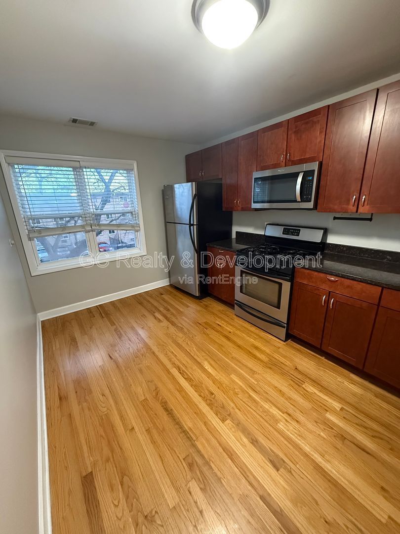 *** ROGERS PARK / IN UNIT LAUNDRY / CENTRAL AC / ASSIGNED PARKING / STORAGE UNIT *** property image