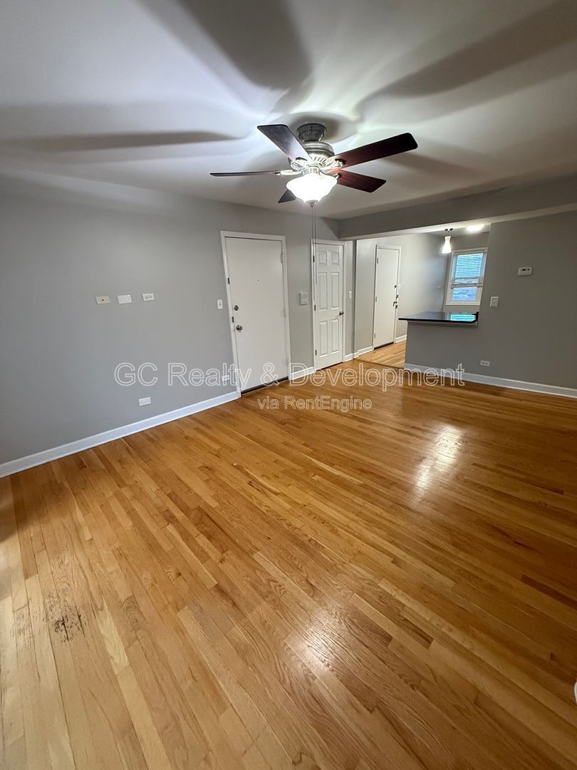 *** ROGERS PARK / IN UNIT LAUNDRY / CENTRAL AC / ASSIGNED PARKING / STORAGE UNIT *** property image