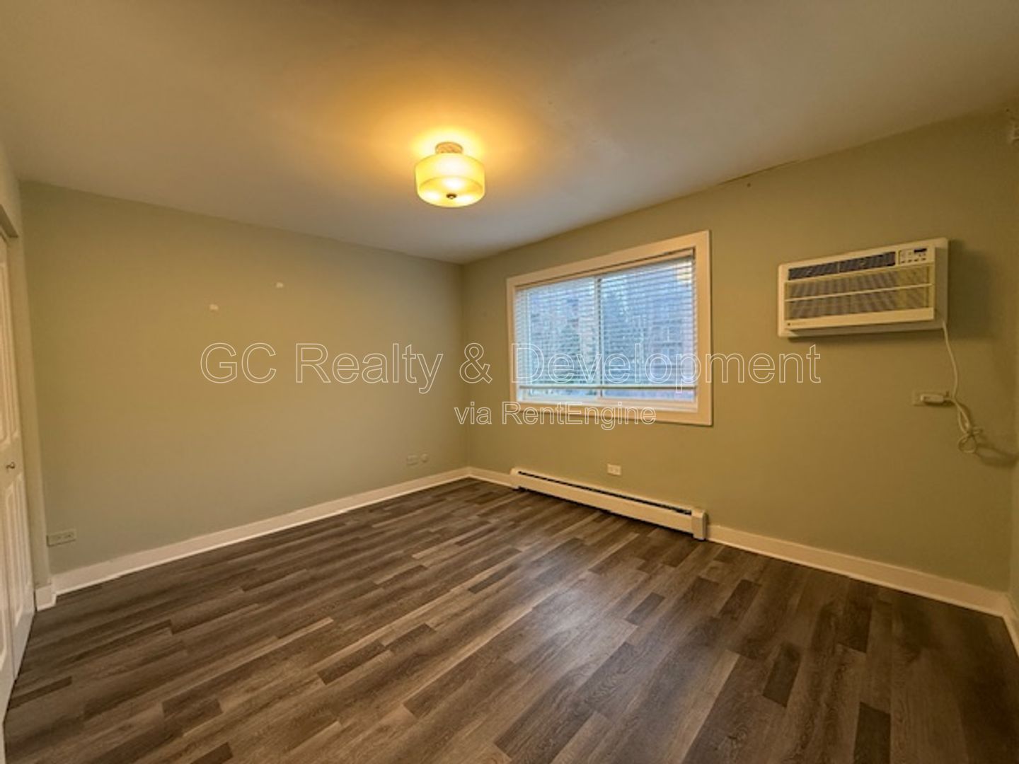 *** RECENTLY UPDATED / 2 BDRM / IN UNIT LAUNDRY / TENANT ONLY PAYS ELECTRIC / SS APPL *** property image