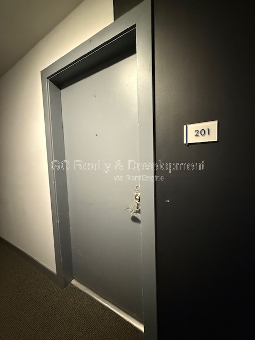 *** RECENTLY UPDATED / 2 BDRM / IN UNIT LAUNDRY / TENANT ONLY PAYS ELECTRIC / SS APPL *** property image