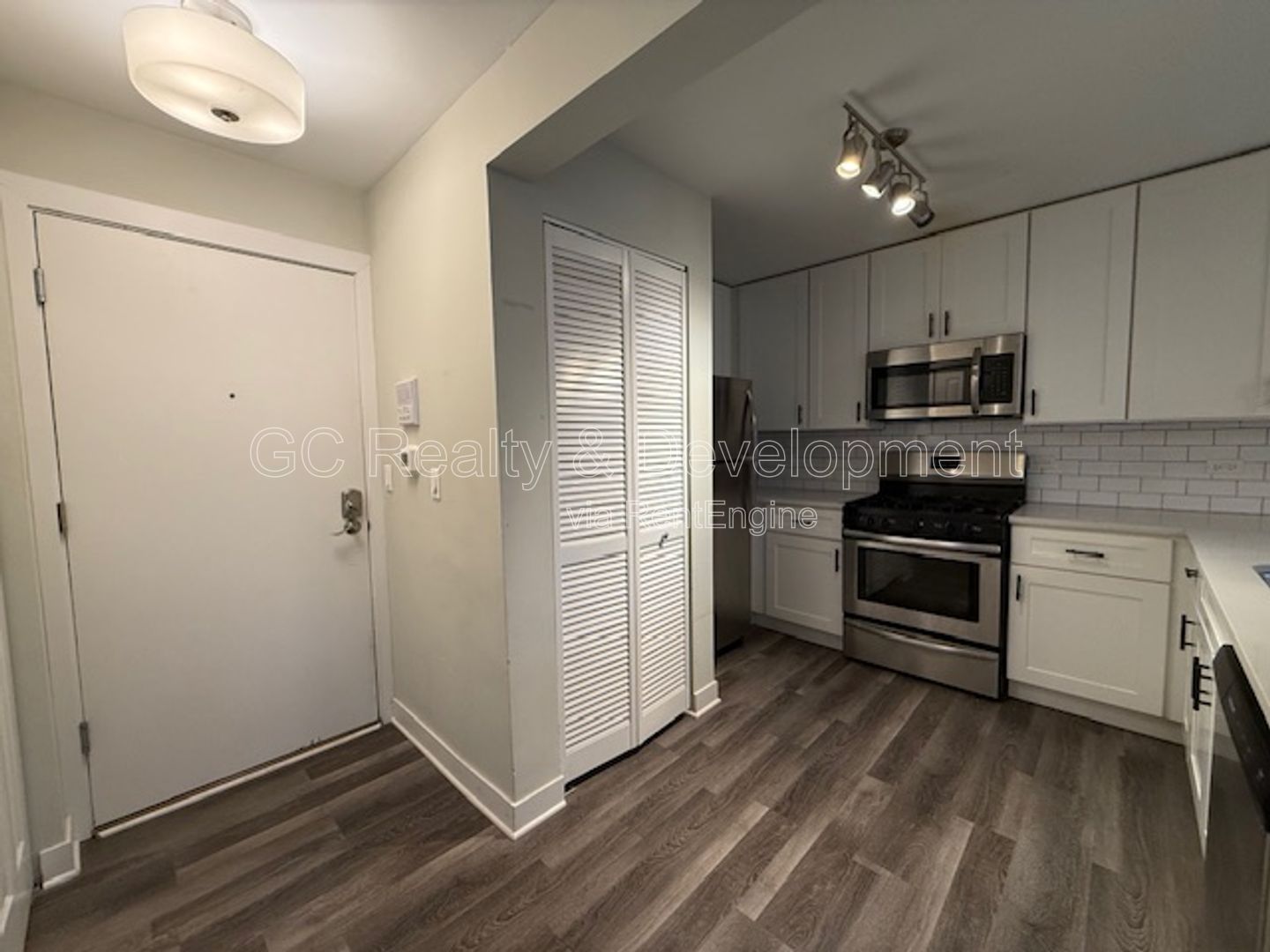 *** RECENTLY UPDATED / 2 BDRM / IN UNIT LAUNDRY / TENANT ONLY PAYS ELECTRIC / SS APPL *** property image