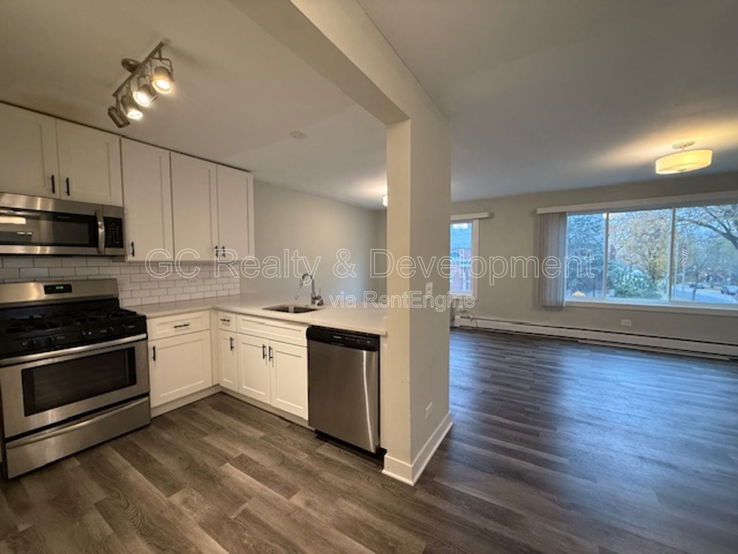 *** RECENTLY UPDATED / 2 BDRM / IN UNIT LAUNDRY / TENANT ONLY PAYS ELECTRIC / SS APPL *** property image